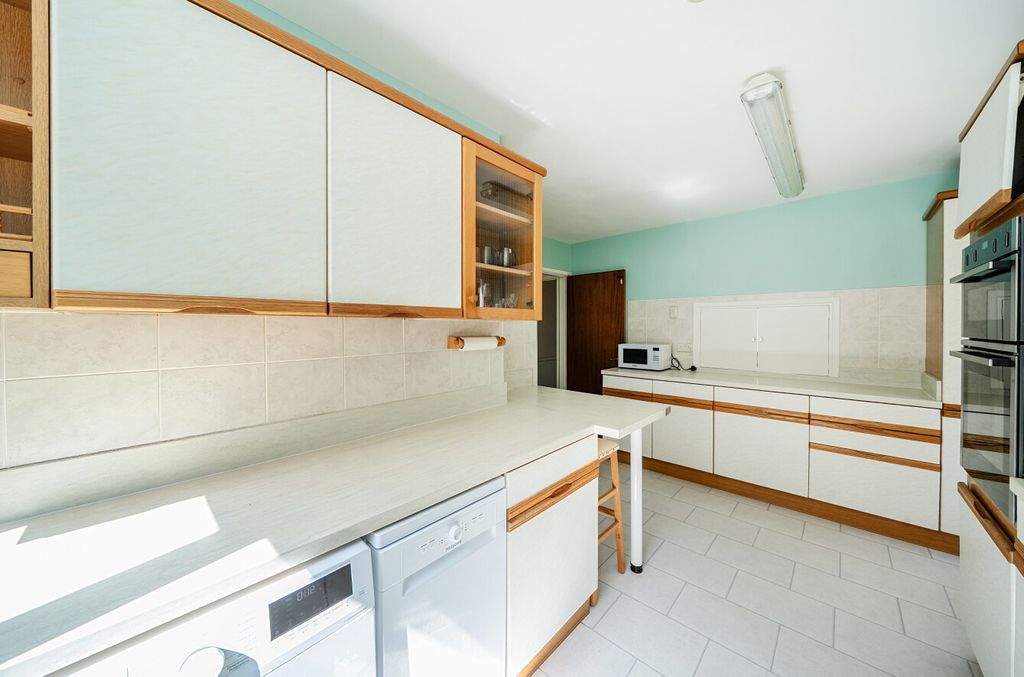 Property photo 3 of 23 Kitchen