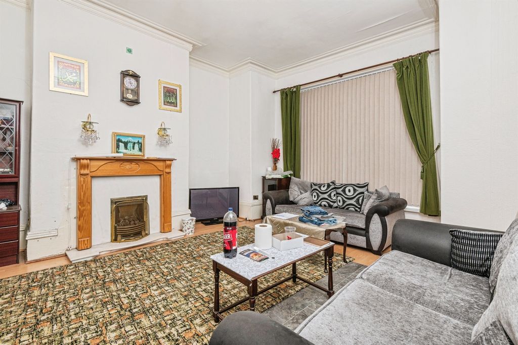 Property photo 2 of 17