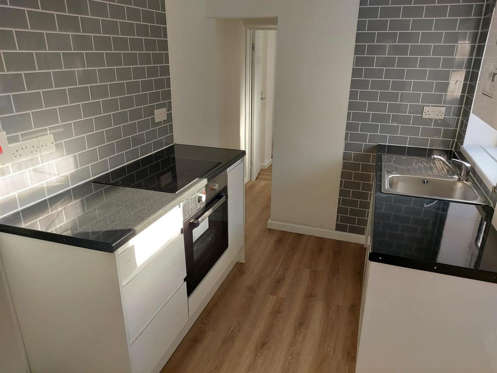 Property photo 3 of 34 Kitchen.Jpg