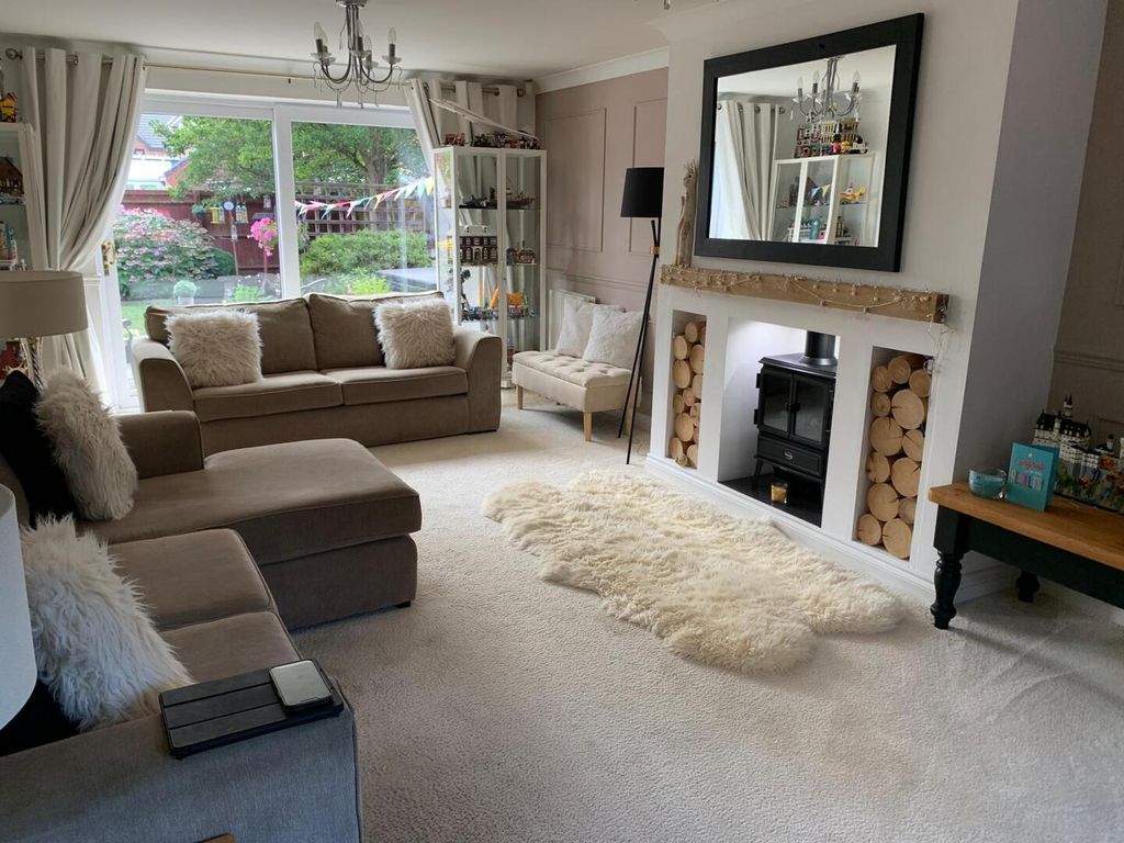 Property photo 3 of 33 Living Room