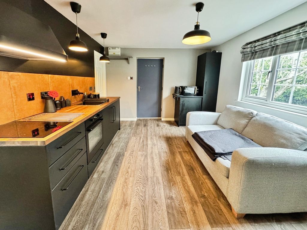 Property photo 2 of 6 Photo 3