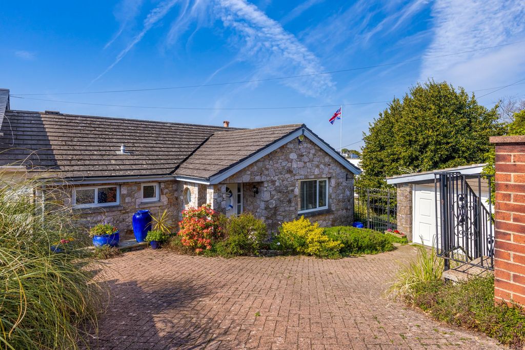 Property photo 2 of 37