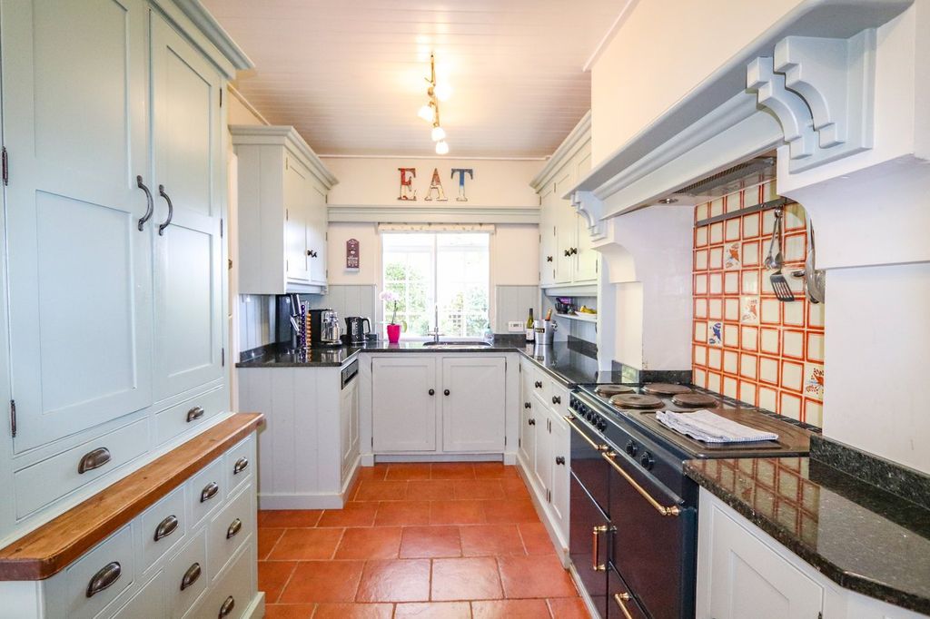 Property photo 3 of 21