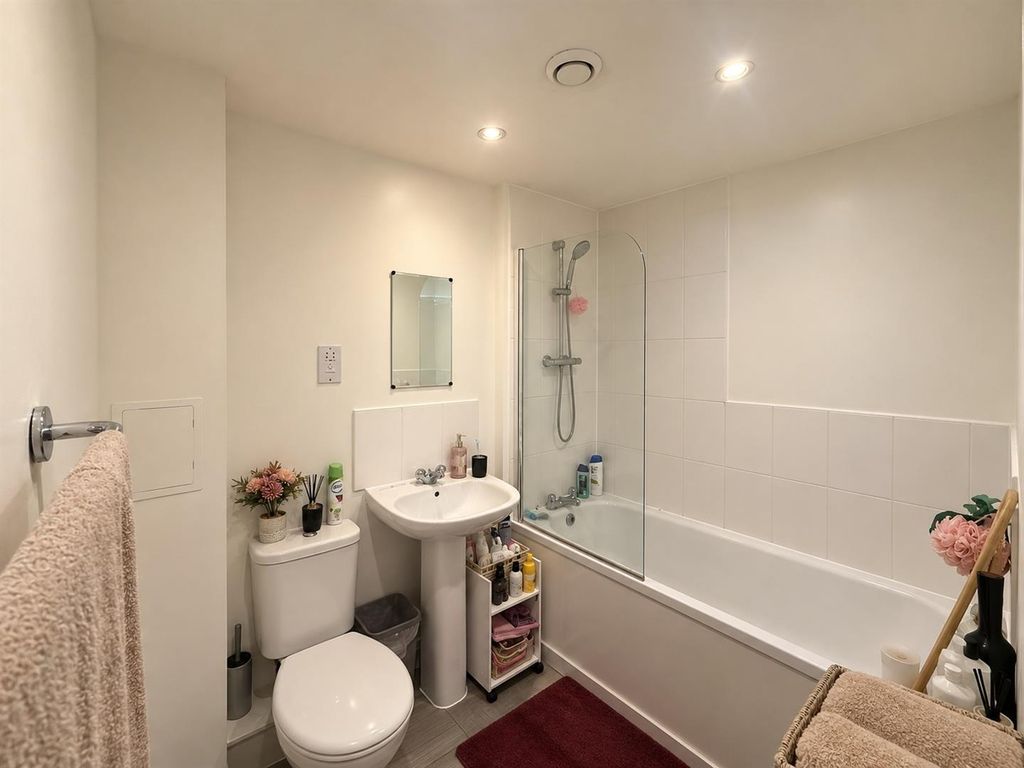 Property photo 3 of 5 Bathroom