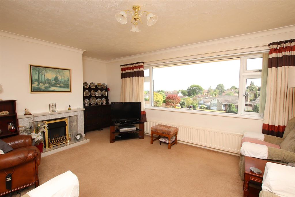 Property photo 3 of 16 Living Room.Jpg