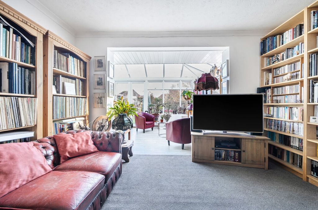 Property photo 3 of 12