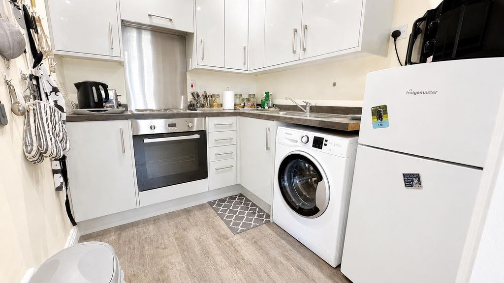 Property photo 3 of 12 Kitchen