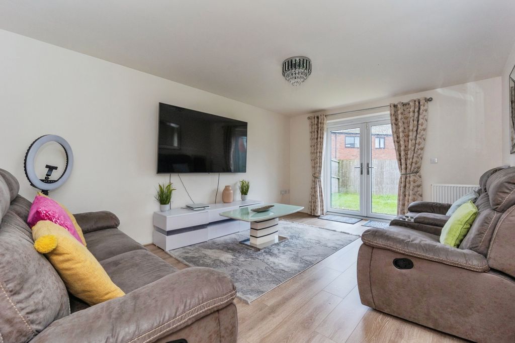 Property photo 3 of 24 Pbox-Img.Jpg