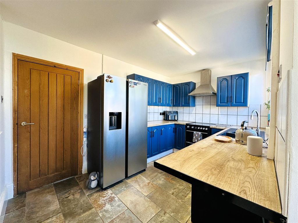 Property photo 3 of 17 Kitchen.Jpg