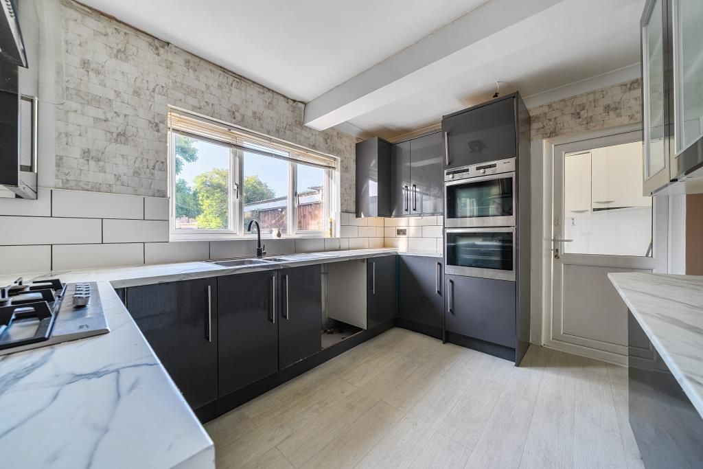 Property photo 3 of 20 Kitchen