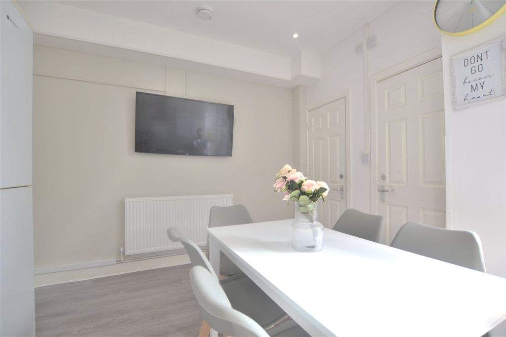Property photo 3 of 7 Dining