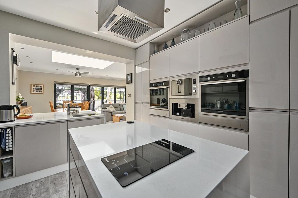 Property photo 2 of 34 3 Ponswood Road Tn389Bu (19).Jpg