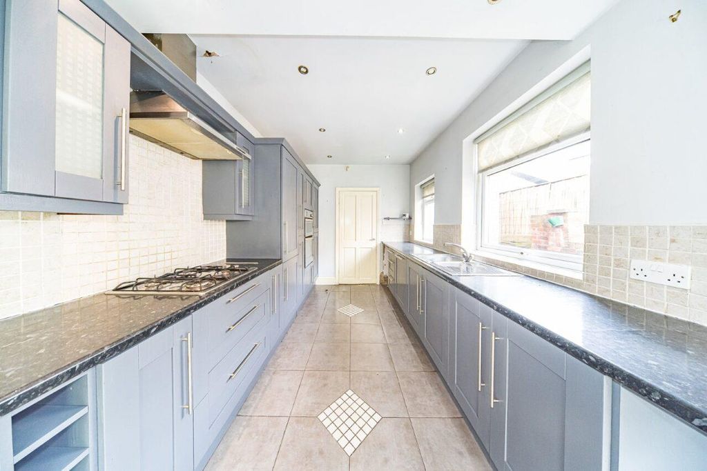 Property photo 3 of 16 41 Old Lane Kitchen 3.Jpg