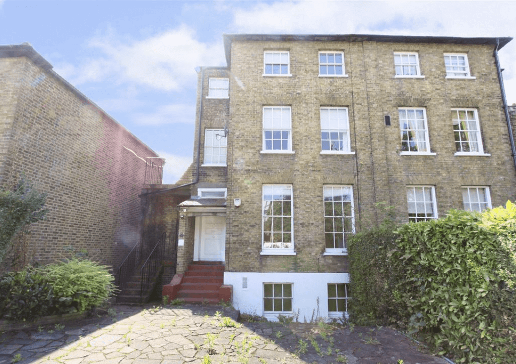 Property photo 1 of 8 A Spacious One Bedroom First Floor Flat In Uxbridge.