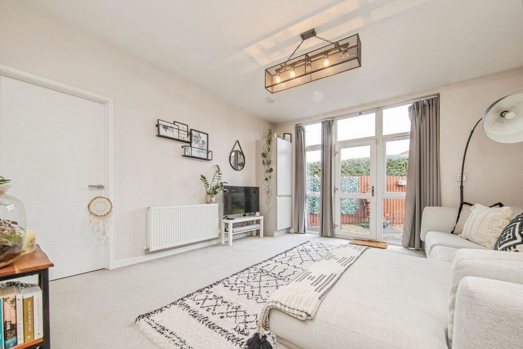 Property photo 2 of 19 Pbox-Img.Jpg