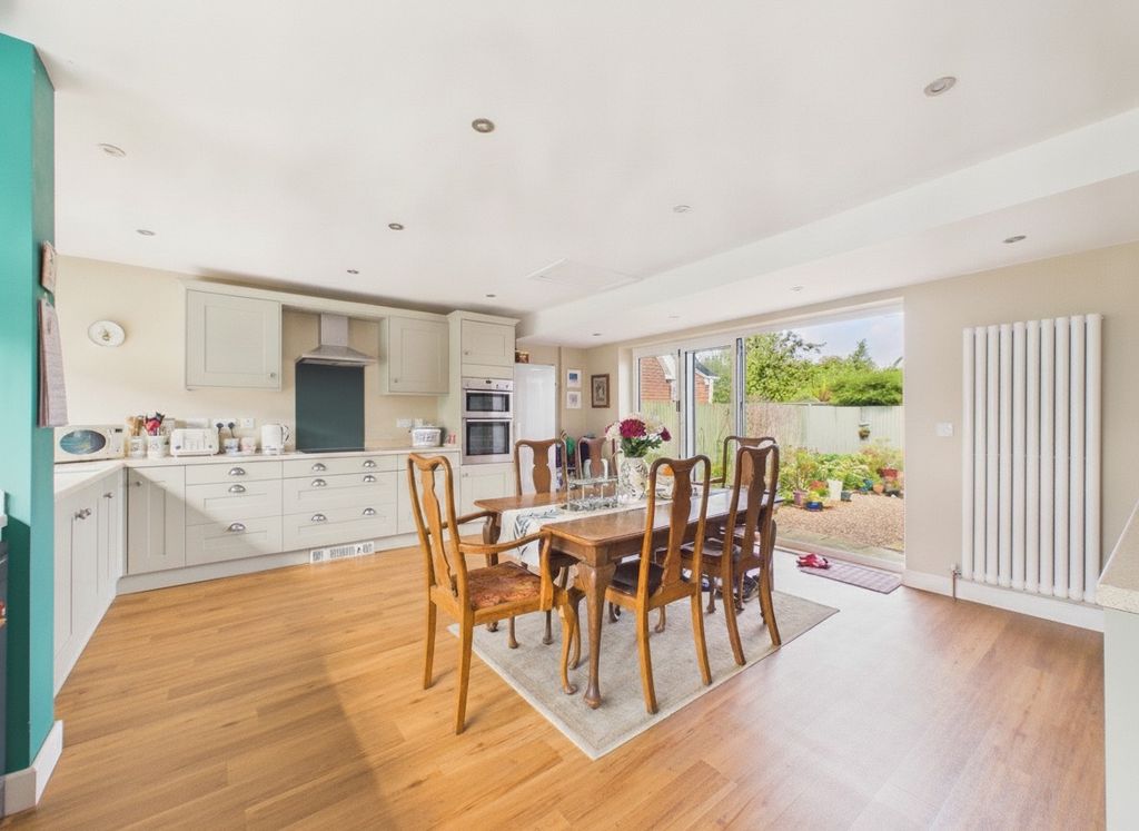 Property photo 2 of 18 5276872