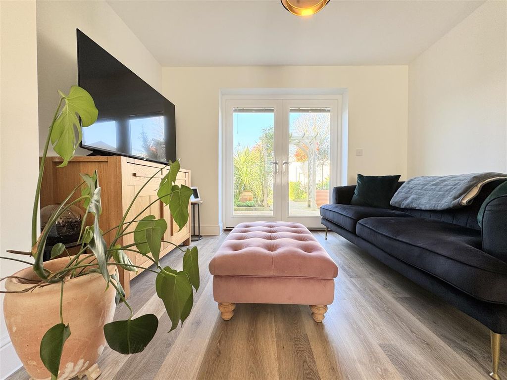 Property photo 2 of 29 Lounge