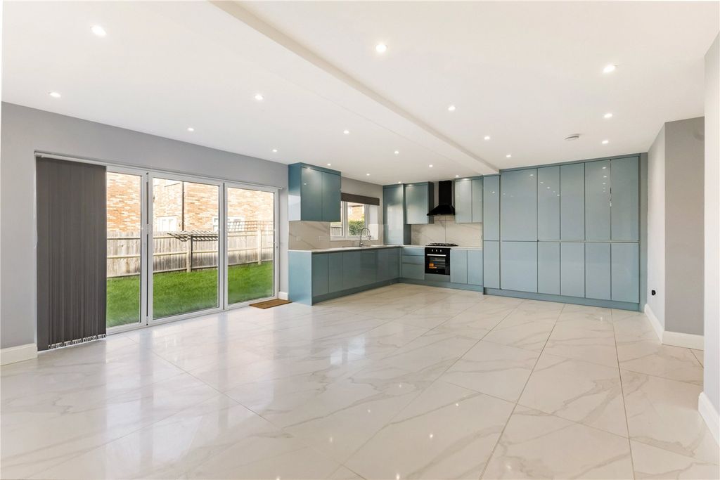 Property photo 2 of 19 Picture No. 06