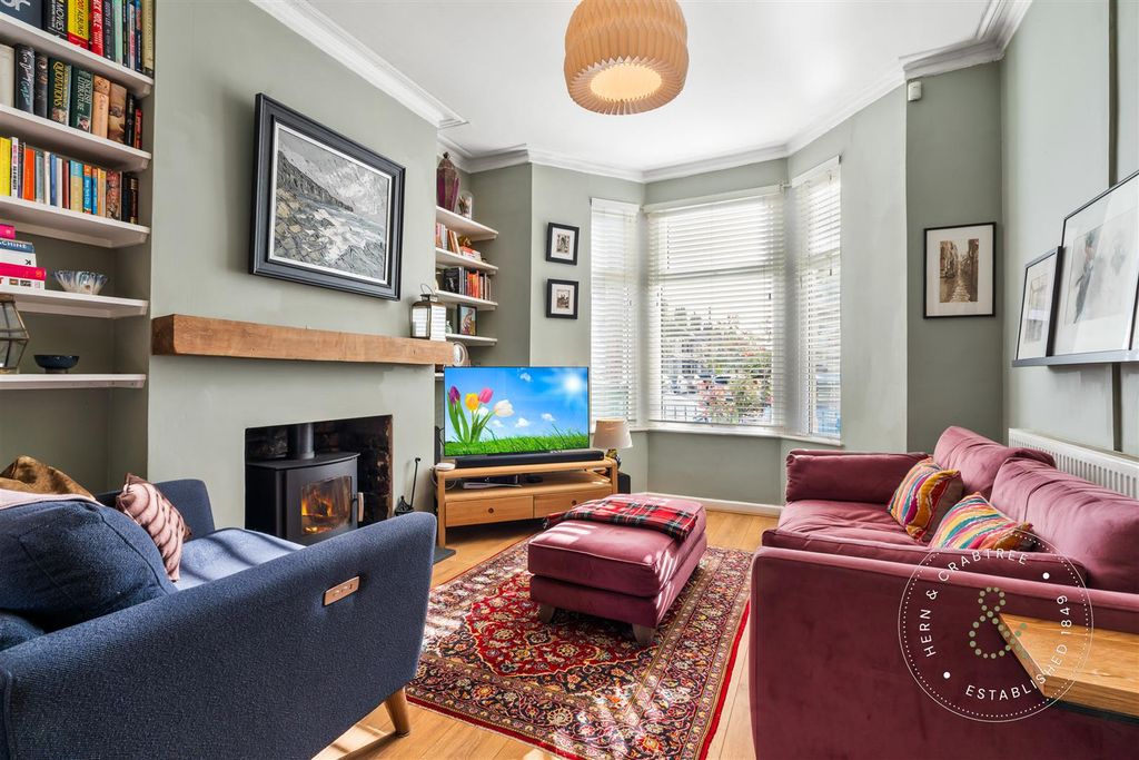 Property photo 3 of 38 Theobald Road, Canton, Cardiff (2).Jpg