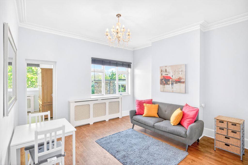 Property photo 1 of 6 Stapleton Hall 3