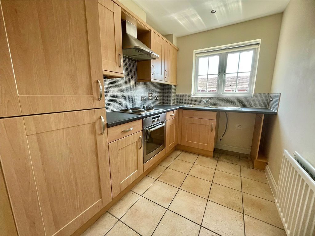 Property photo 3 of 10 Kitchen