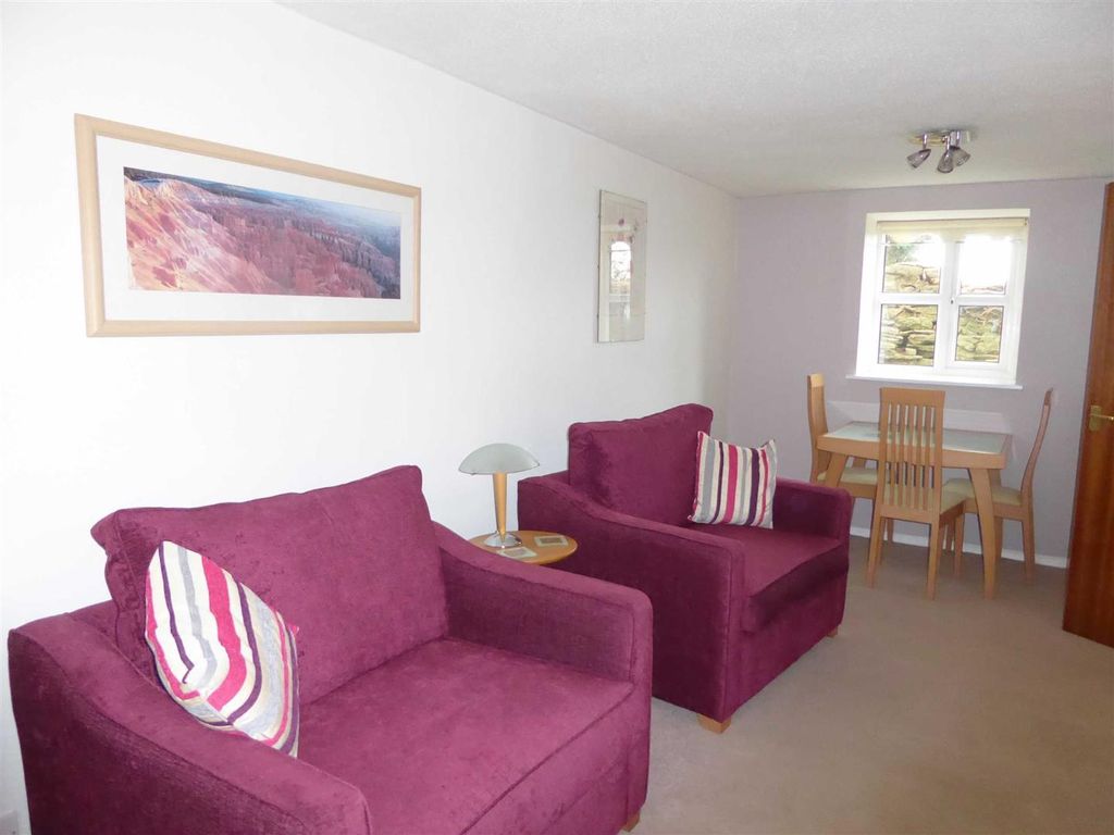 Property photo 2 of 8