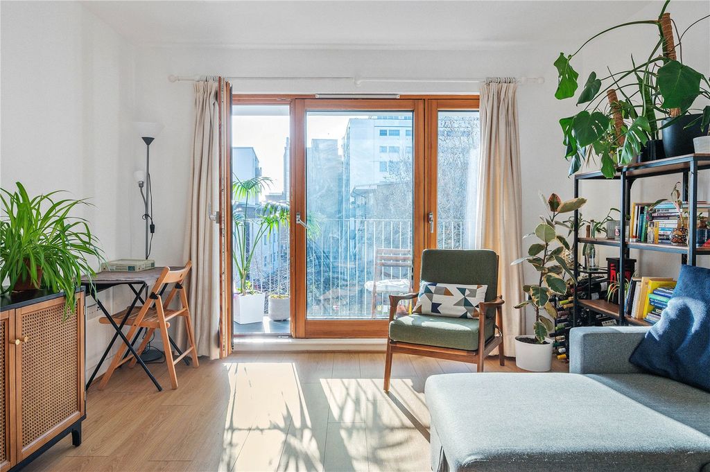 Property photo 3 of 11 Reception