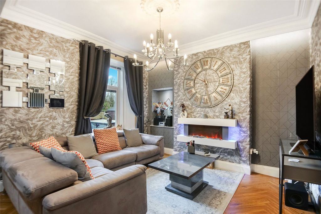 Property photo 3 of 16 Living/Dining Room