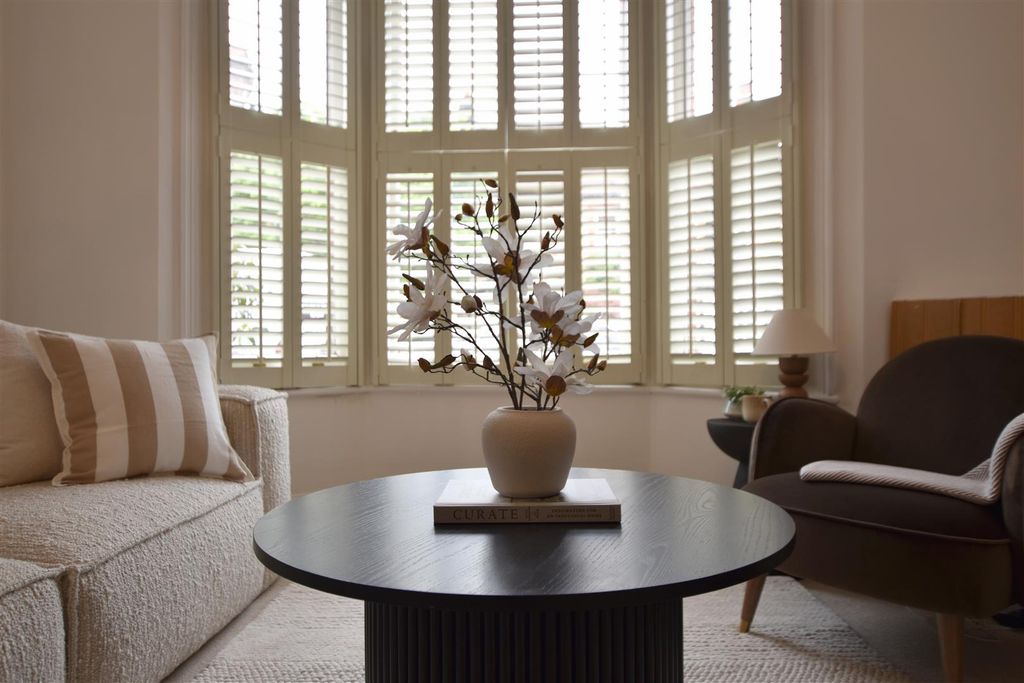 Property photo 3 of 16 Lounge.Jpg