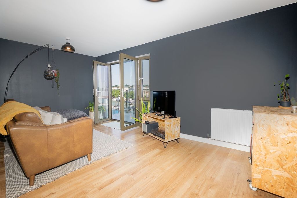 Property photo 3 of 19