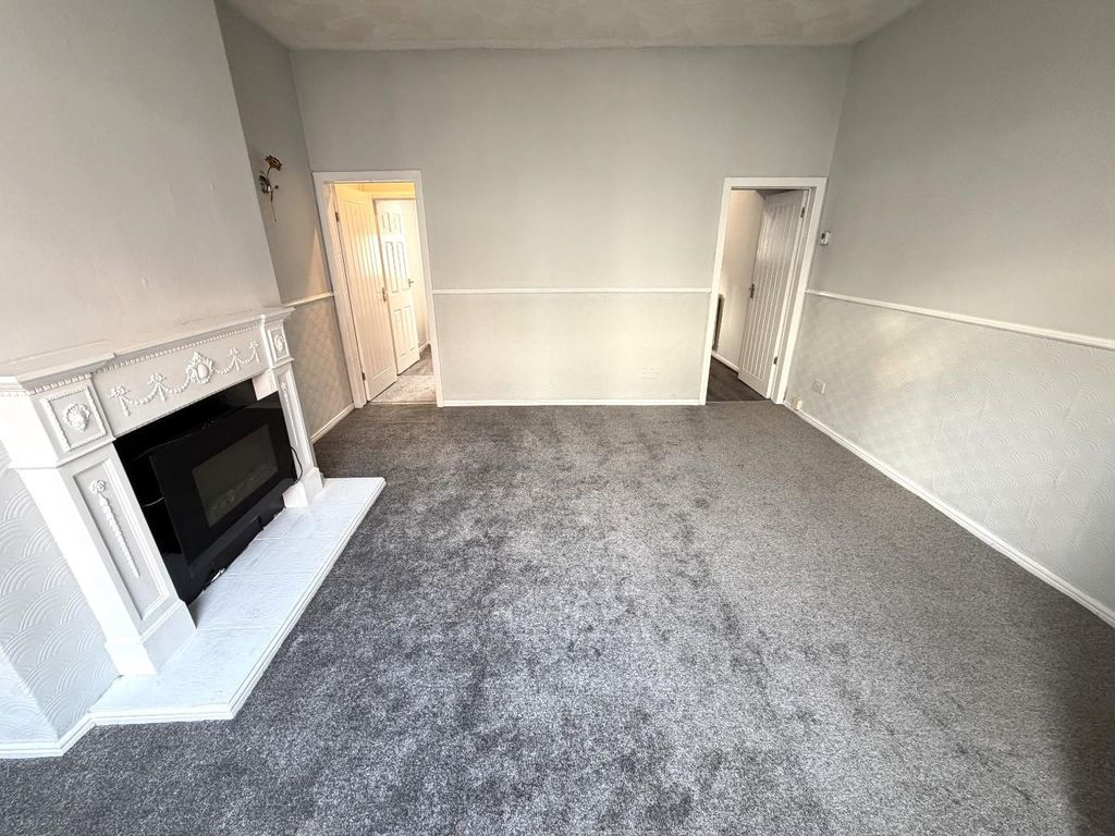 Property photo 3 of 16 Lounge