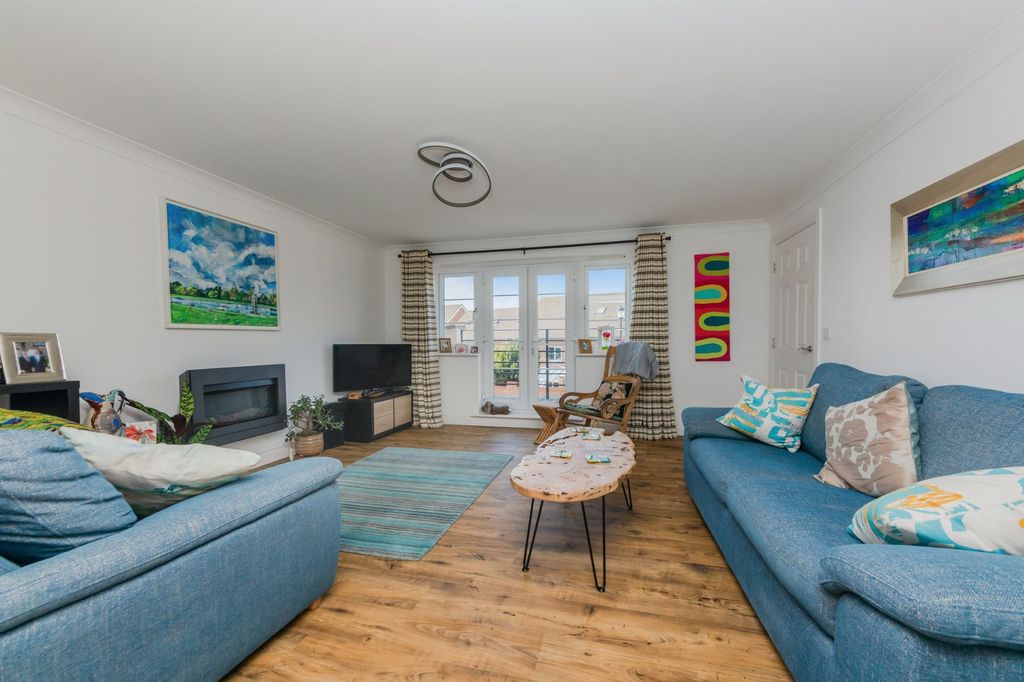 Property photo 3 of 22