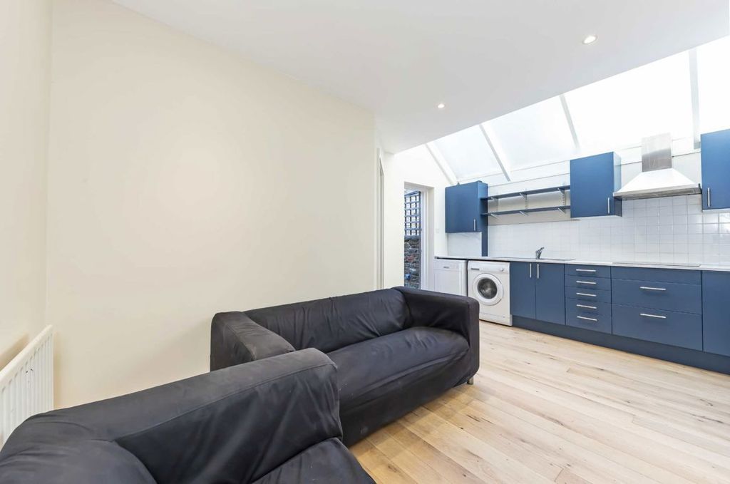 Property photo 2 of 8