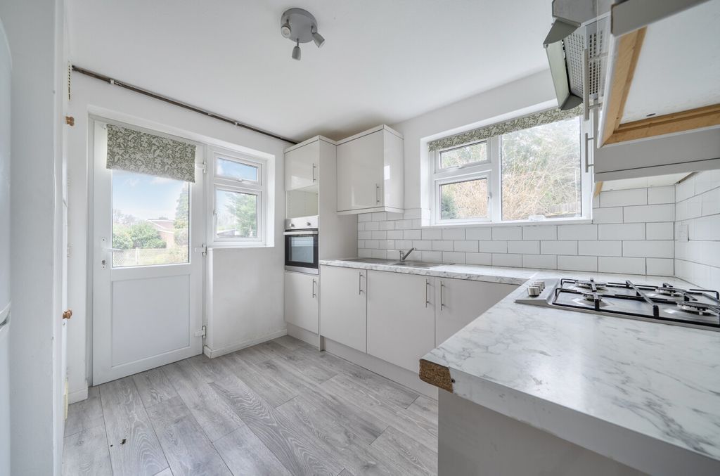 Property photo 3 of 10 Kitchen1