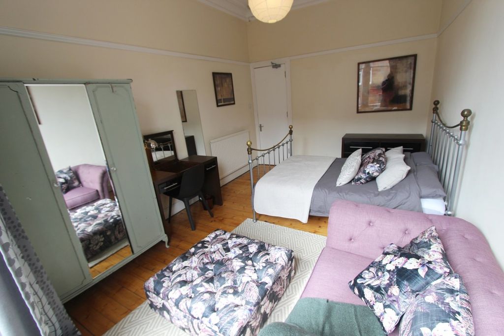 Property photo 2 of 9 Photo 1