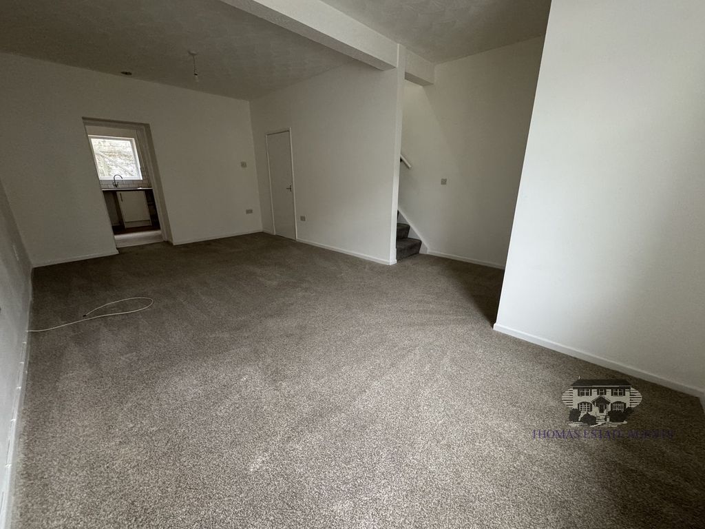 Property photo 3 of 9 Lounge