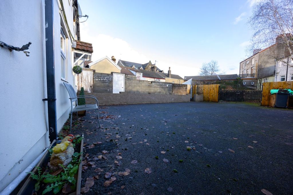 Property photo 3 of 22