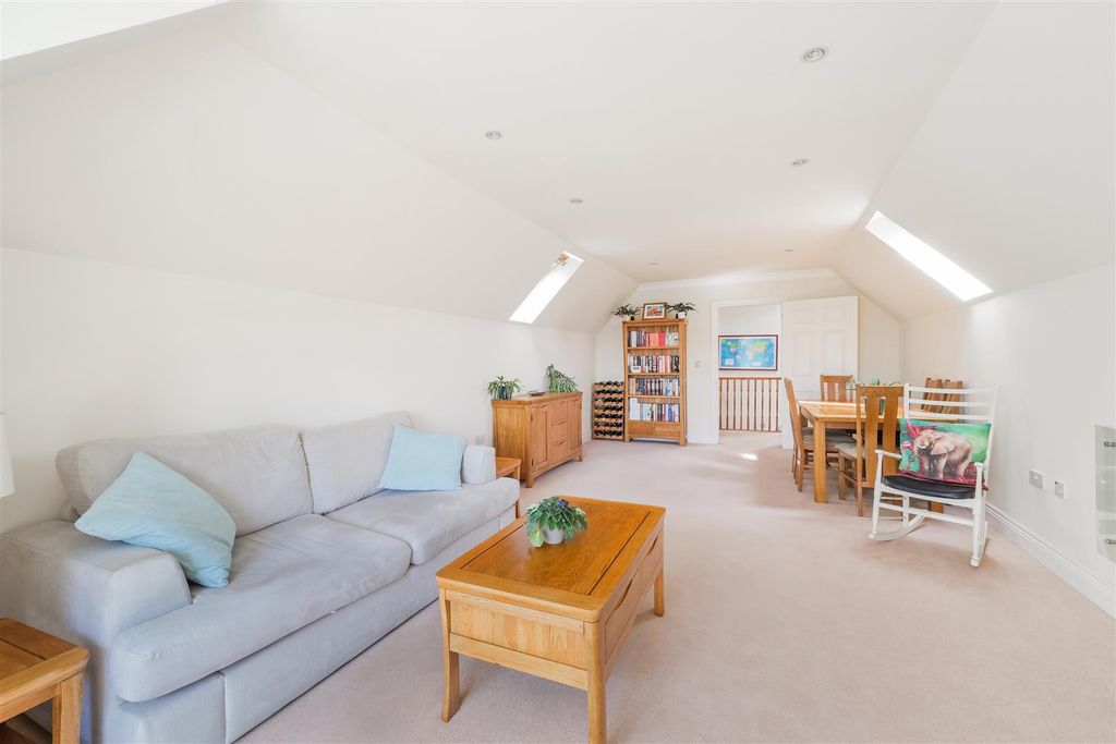 Property photo 3 of 16 Isabella Apartments, Flat 8 (8).Jpg