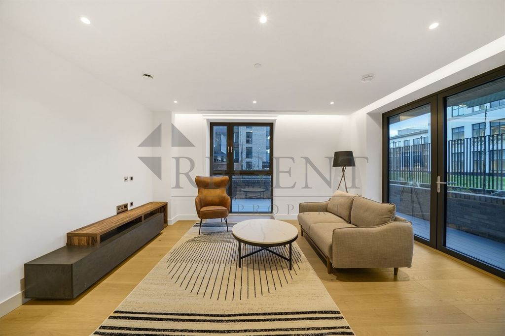 Property photo 3 of 19 Reception