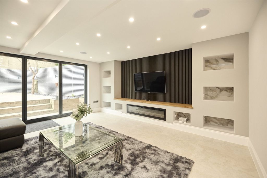 Property photo 2 of 26 Picture No. 22