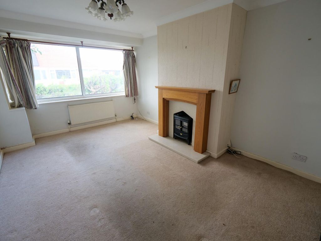 Property photo 3 of 10 Living Room