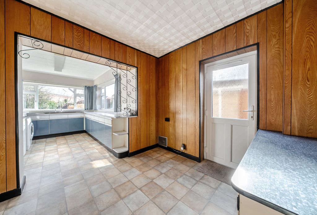 Property photo 3 of 14 1430670-8-69B92c1...