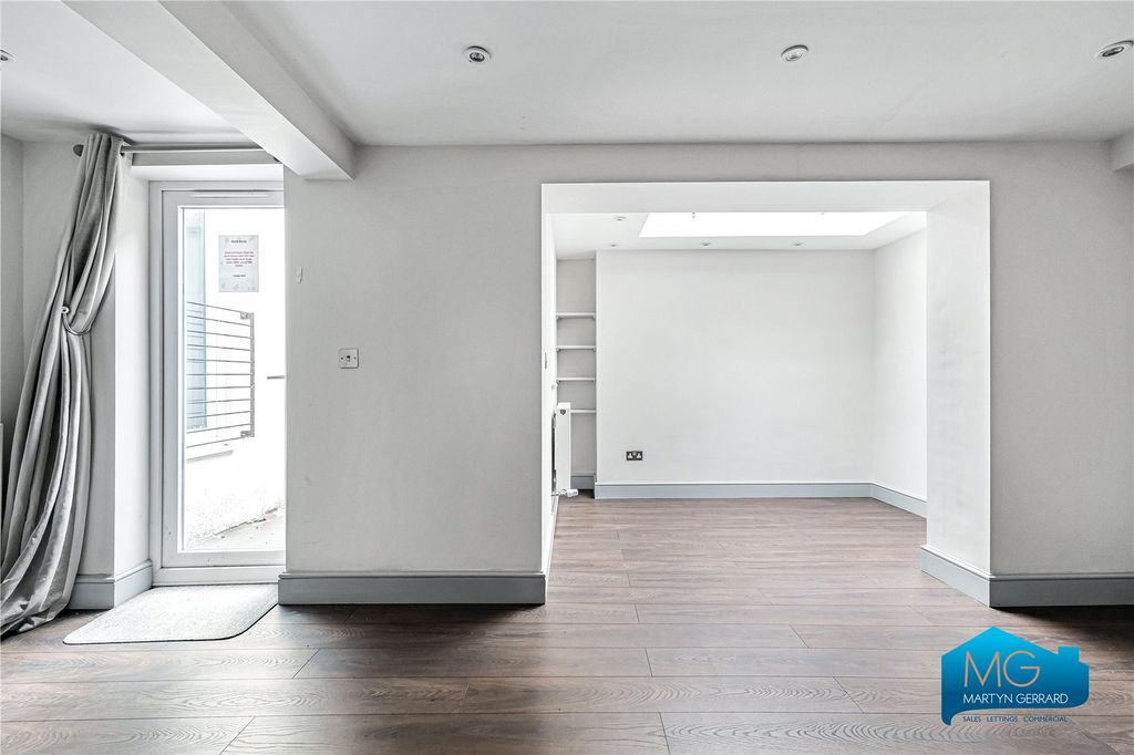 Property photo 3 of 16 Picture No. 18