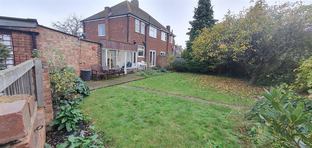 Property photo 3 of 13 22 Arnold Crescent New Rear.Jpg