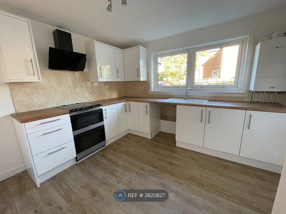 Property photo 3 of 8 Kitchen