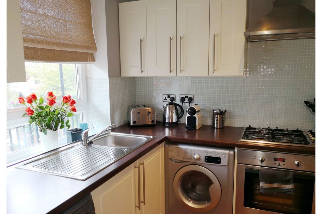 Property photo 2 of 33 Kitchen