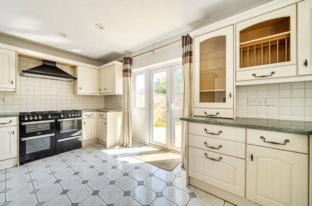 Property photo 2 of 17 Picture No. 11
