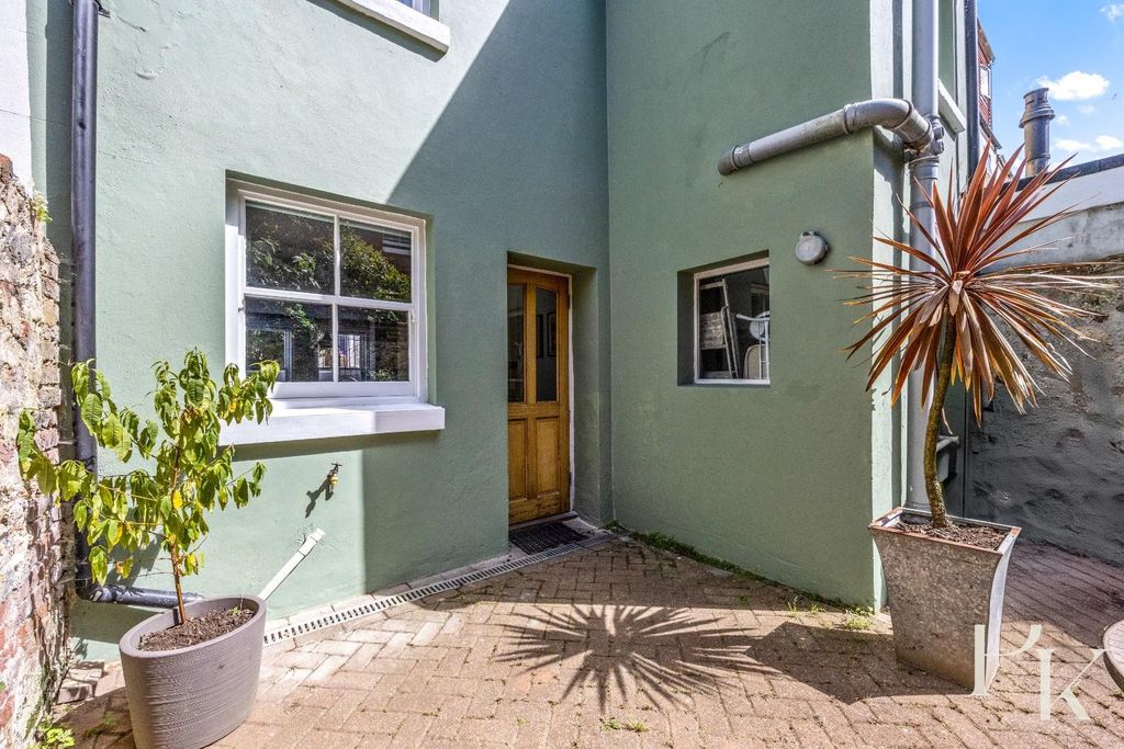Property photo 3 of 24