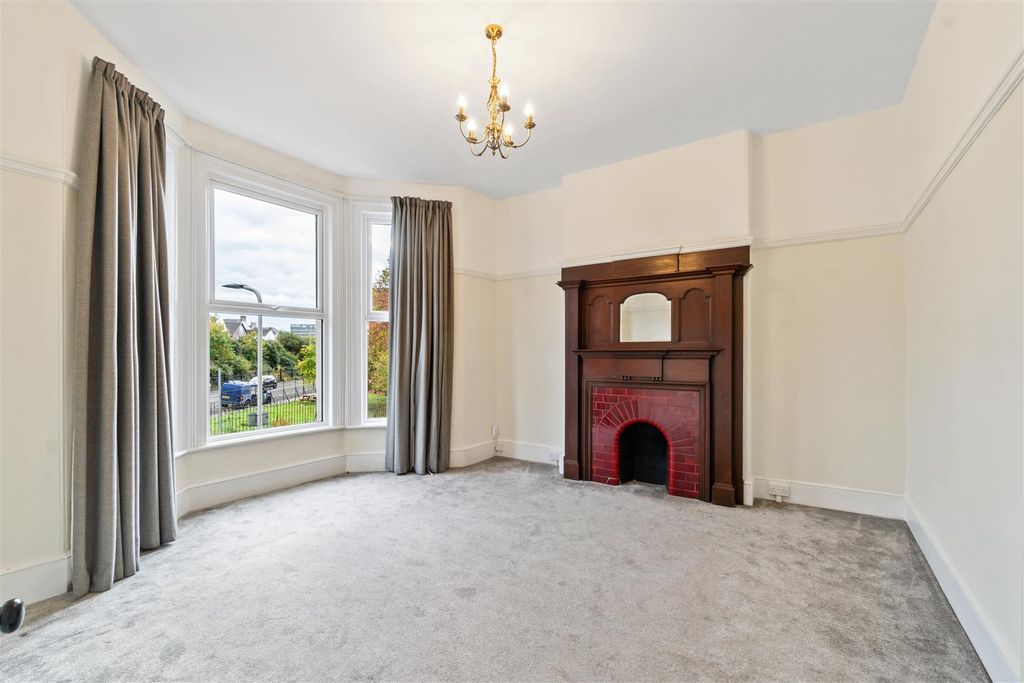 Property photo 2 of 10 Lounge