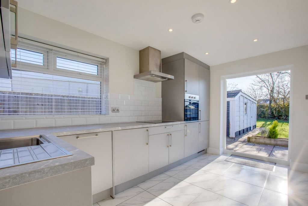 Property photo 3 of 15 Kitchen Breakfast Room